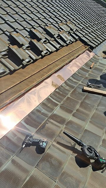 新しい銅屋根貼り付け