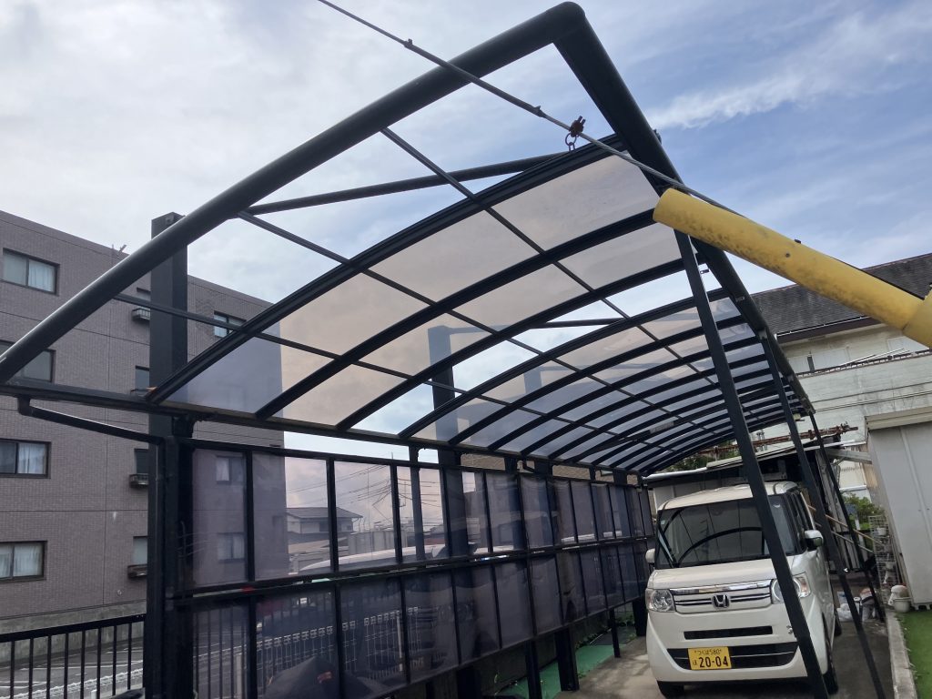 破損したカーポート屋根
