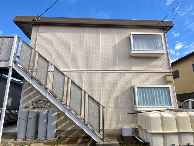 龍ケ崎で外壁修繕調査、色あせた外壁と苔の出た屋根、錆が進む鉄部を現地確認