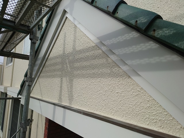 土浦市のお客様から破風板をカラー鋼板で巻いてほしいとの依頼、直ぐに無料現調に伺いました。