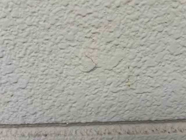 外壁表面の細かなひび