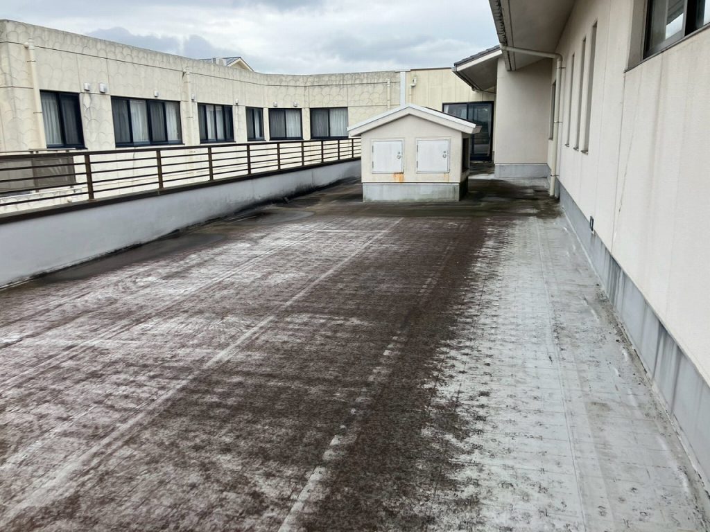 屋上通路全体の摩耗