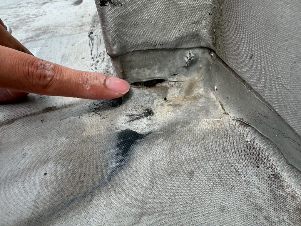 立ち上がりの防水裂け