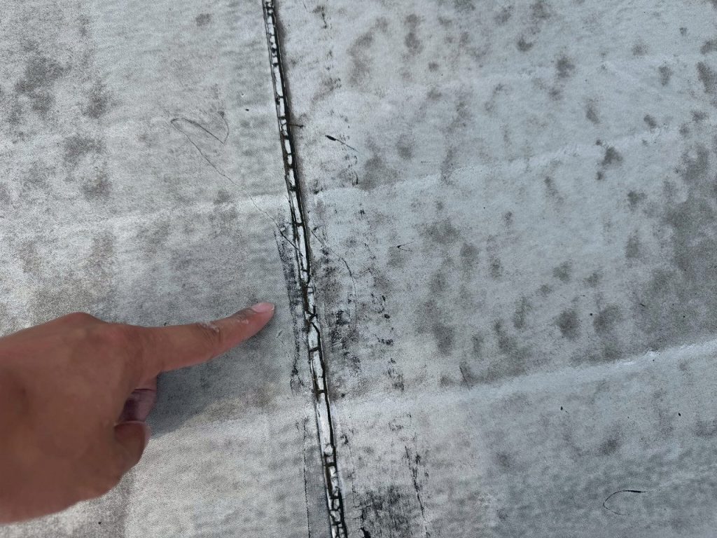 防水継ぎ目の開き