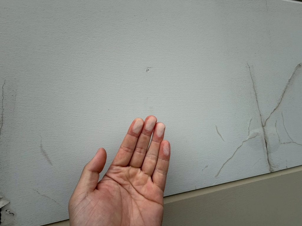 外壁のひび割れ確認