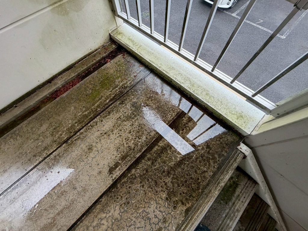 通路隅の滞水状況