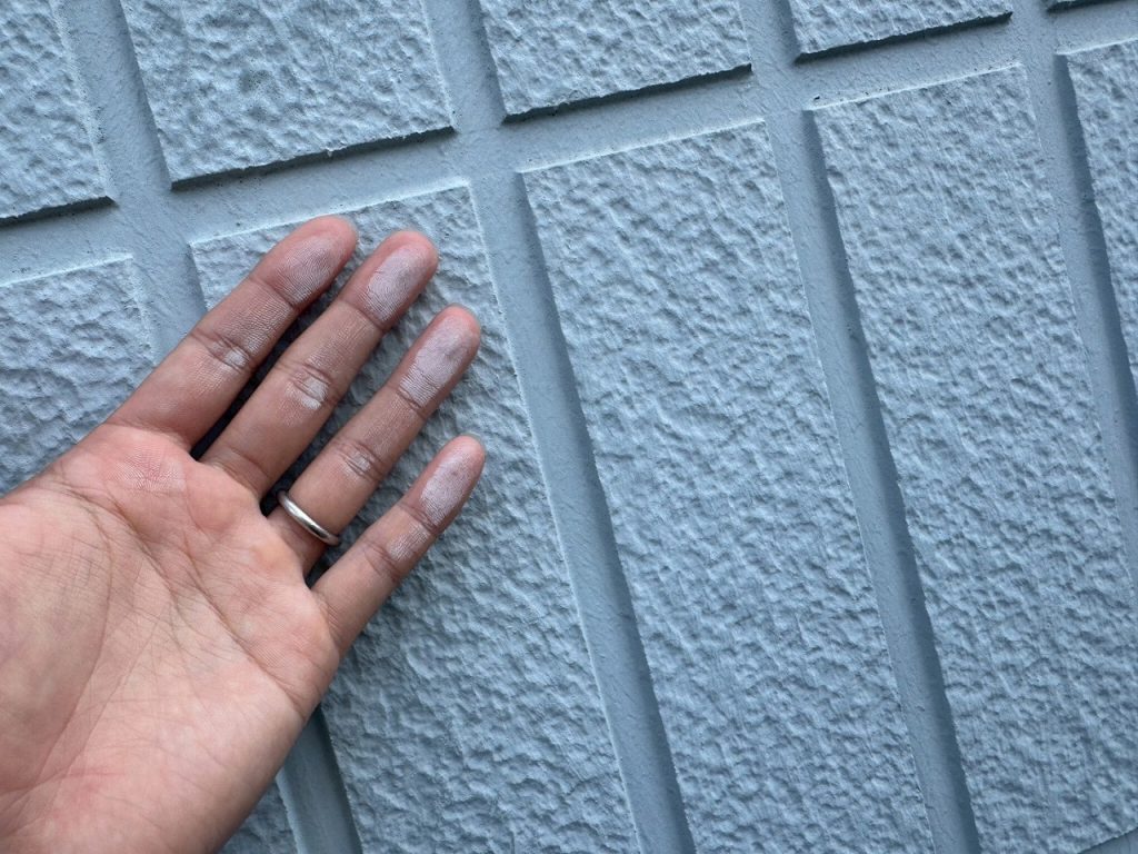 外壁のチョーキング確認