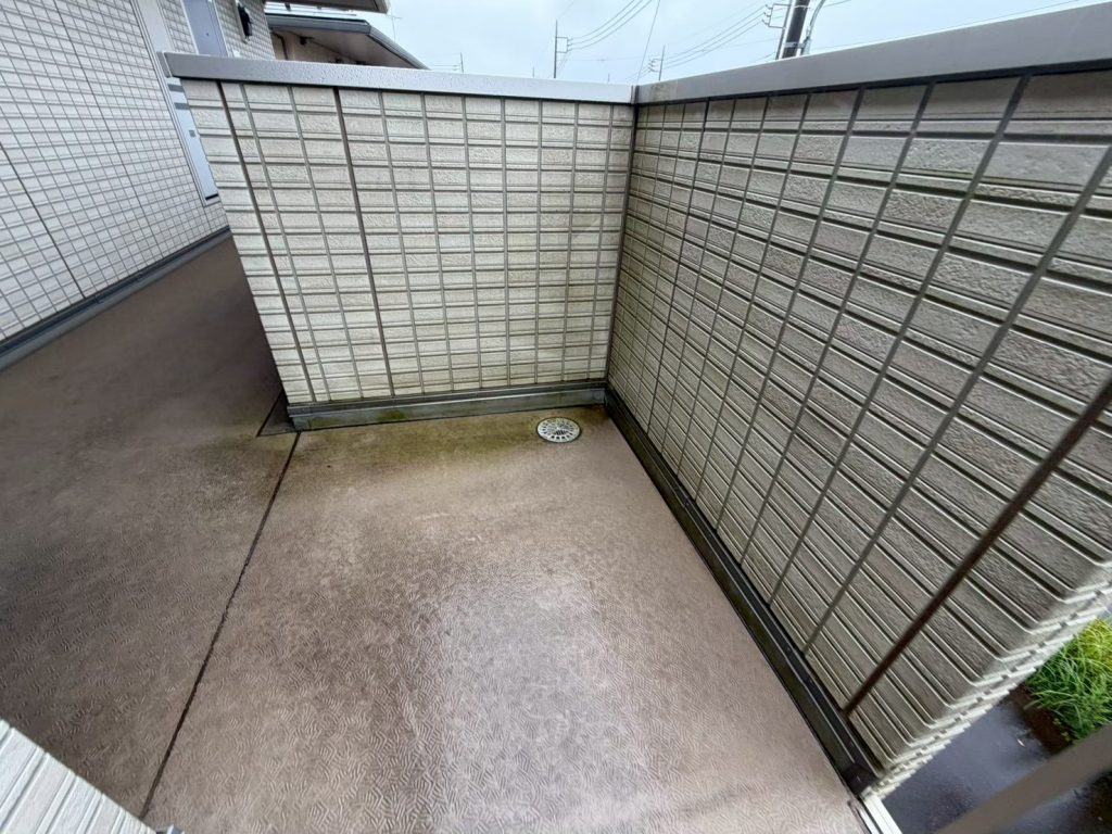 共用部廊下の床面