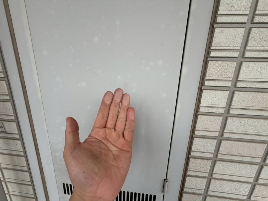 共用部扉の汚れ