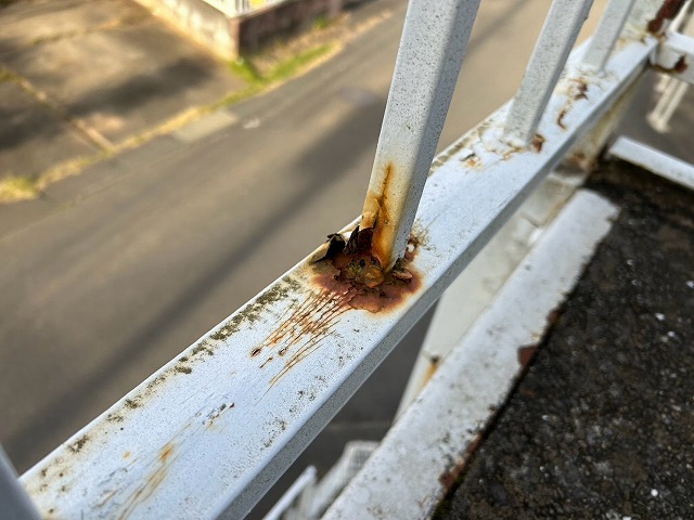 手すり接合部の錆び