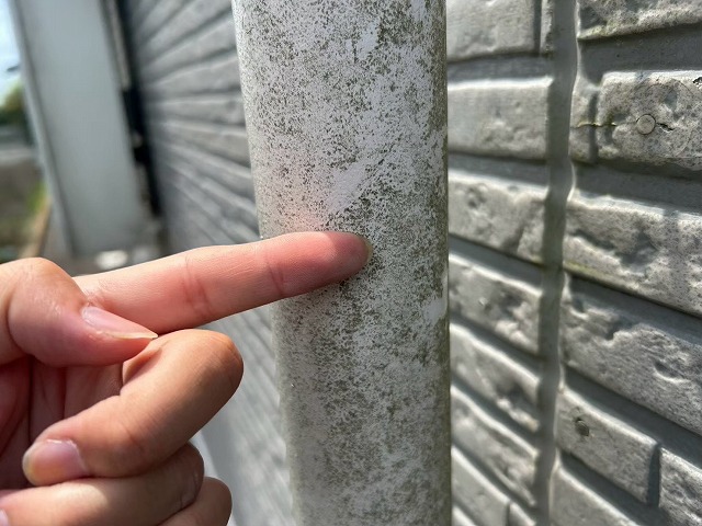 汚れが付着した雨樋