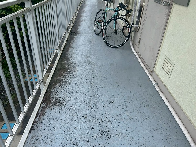 共用廊下床の劣化