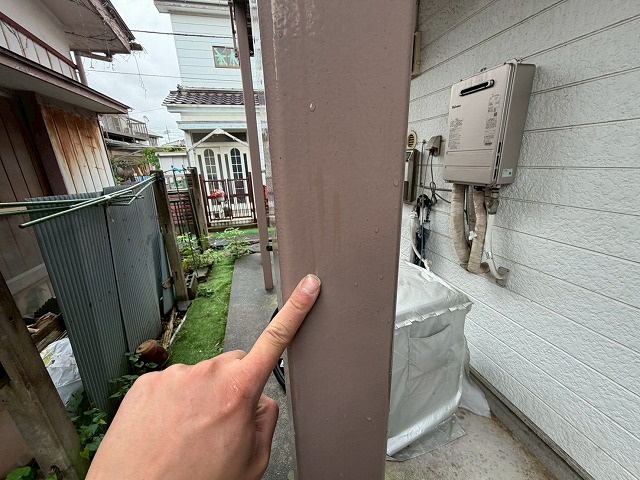 鉄骨支柱の色あせ