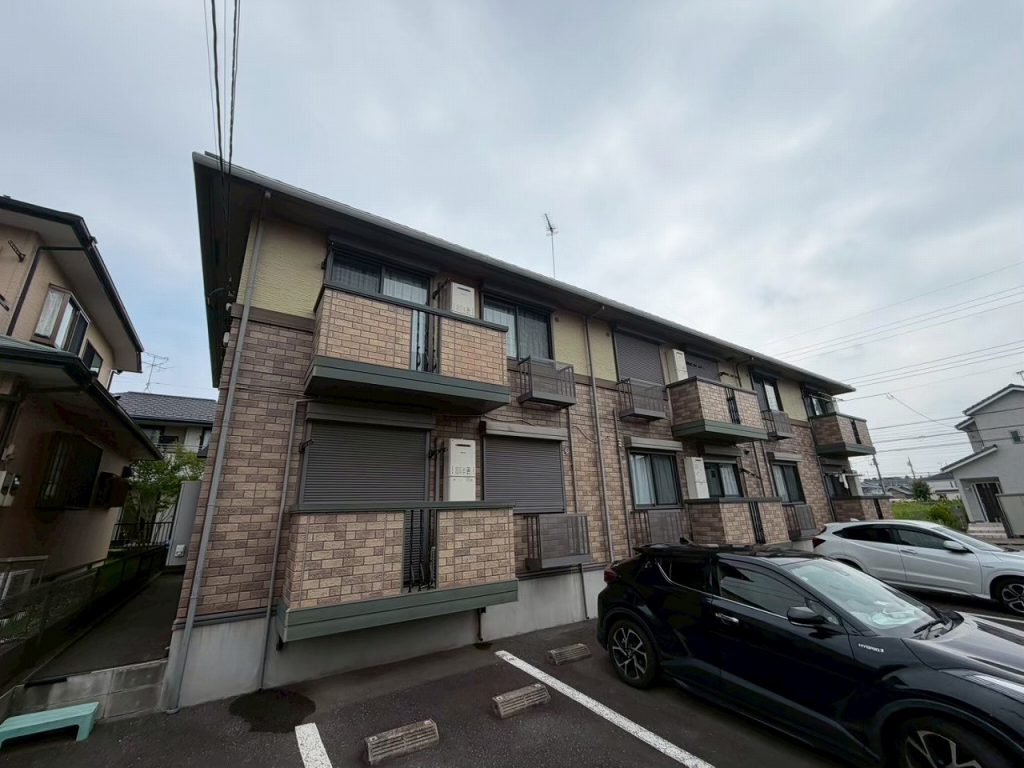 龍ヶ崎市で外壁シーリングのひび割れと外壁の塗膜剥離を確認したアパート外装調査