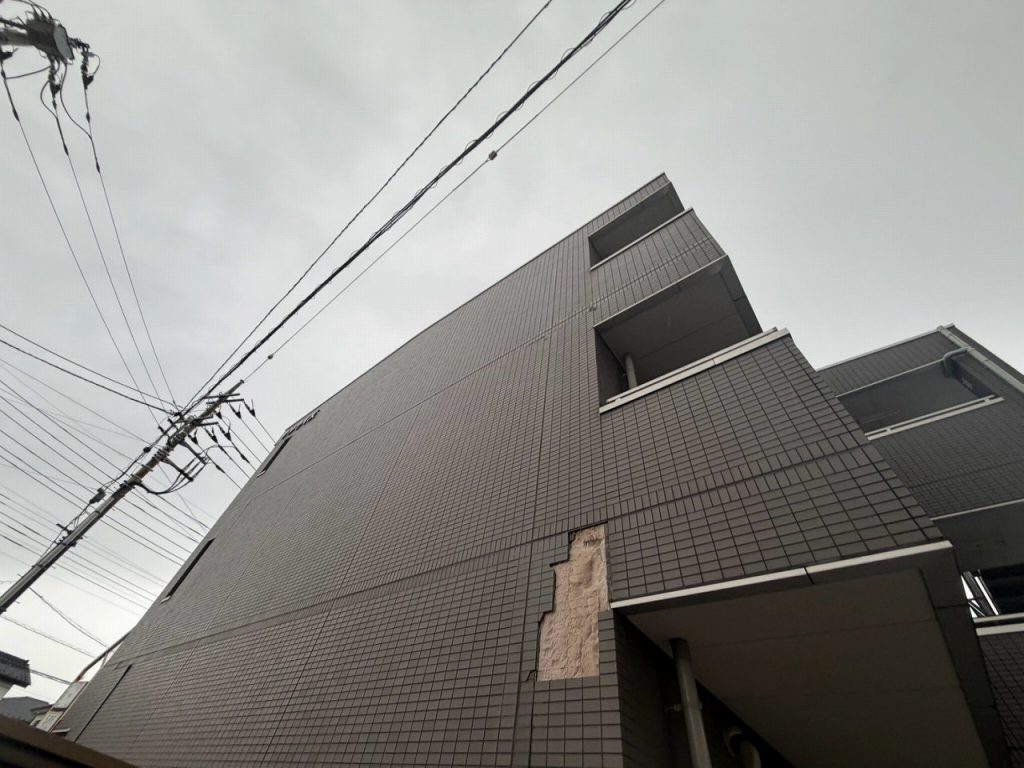 外壁タイルの欠損部