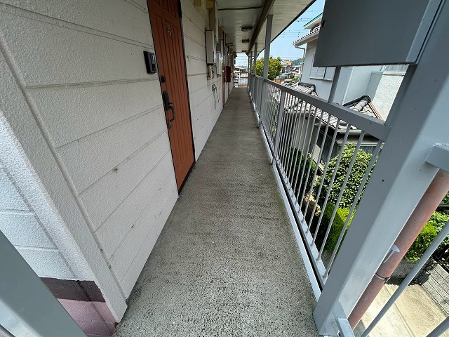 共用廊下の全景