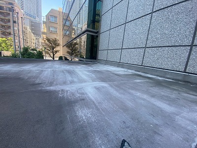 劣化した防水面全景