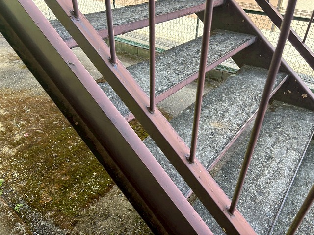 つくば市で共用部手すり・階段のサビを現地調査 安全性と美観改善を目的とした外装リフォーム提案