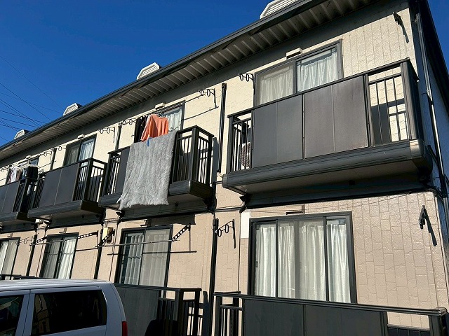 土浦市でベランダ物干し金具からの雨水侵入を調査　外壁欠損が確認された現調事例