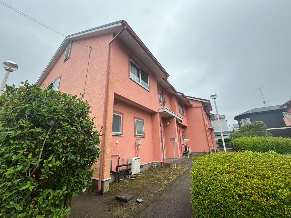 龍ヶ崎市で外壁塗装前に確認したチョーキングやひび割れ、雨樋の色あせを現地調査