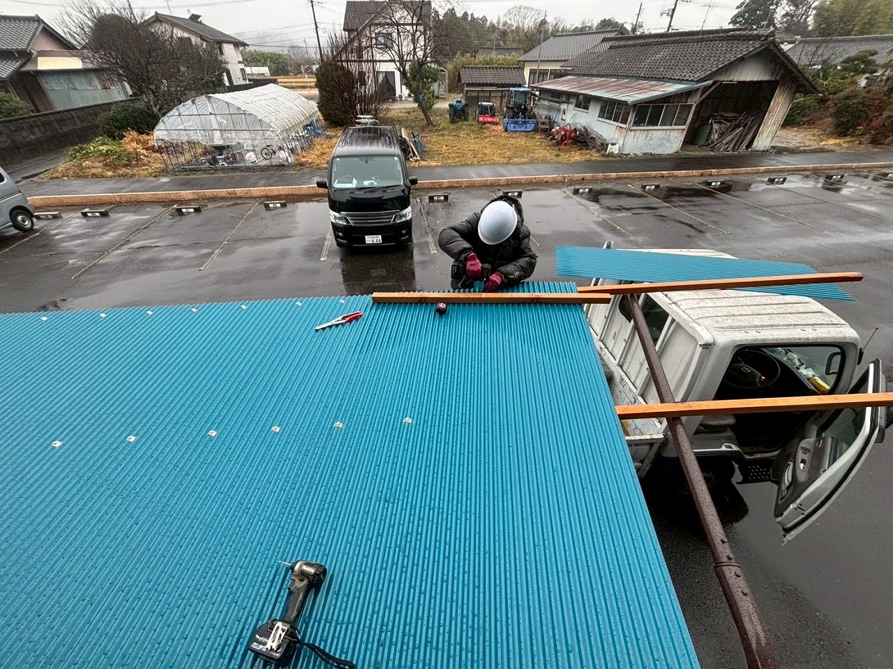 ガルバリウム鋼板波板の敷設