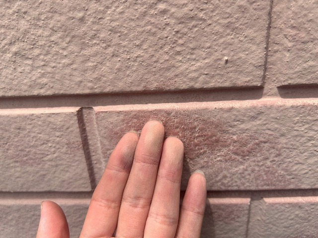 外壁のチョーキング確認