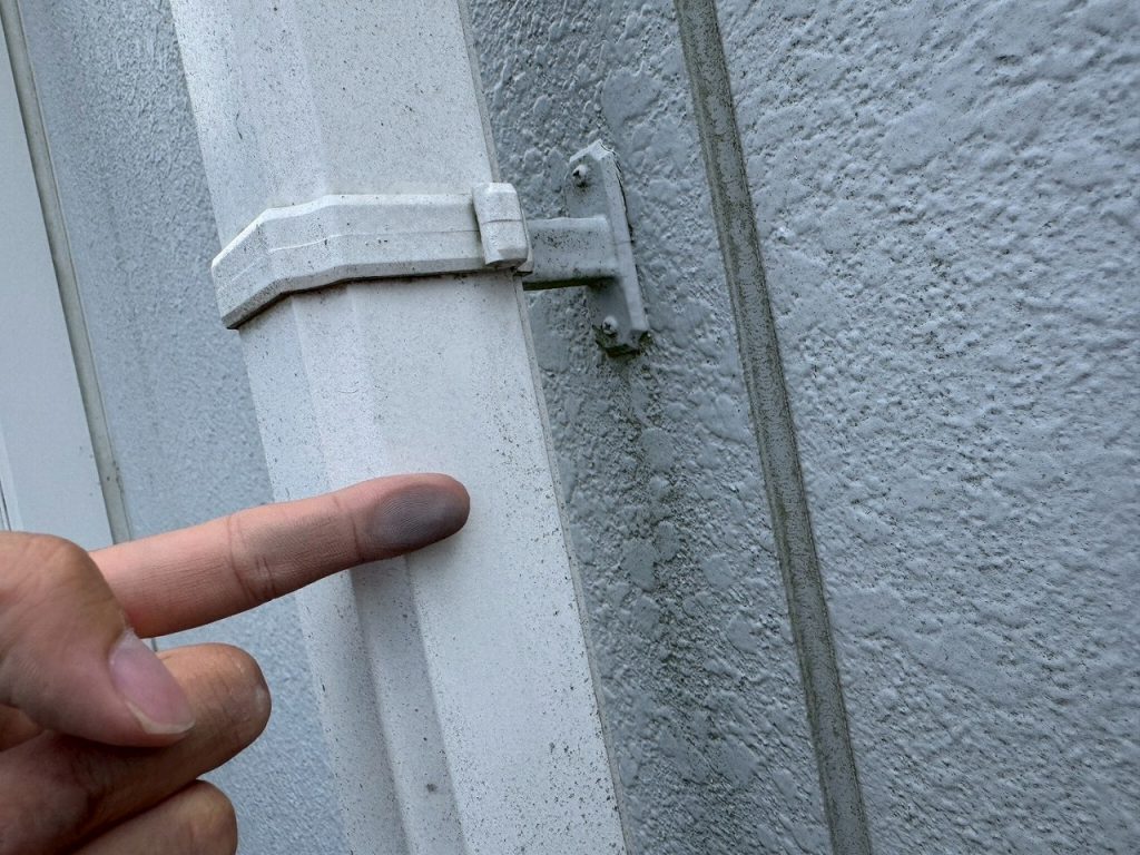外壁のチョーキング確認