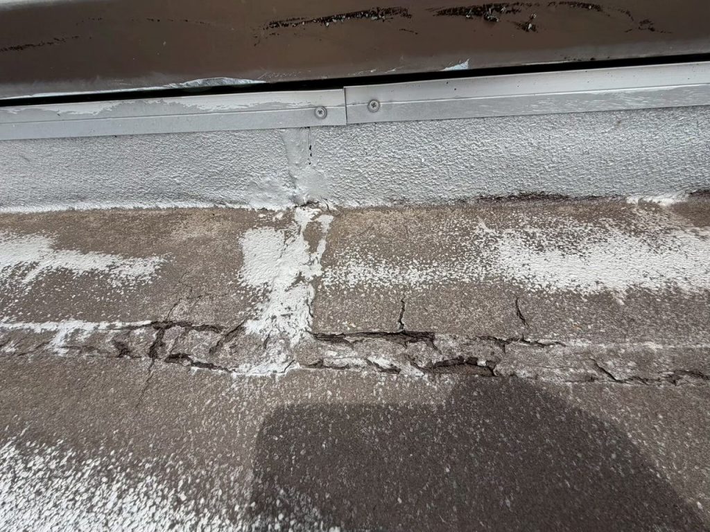 端部防水の割れ