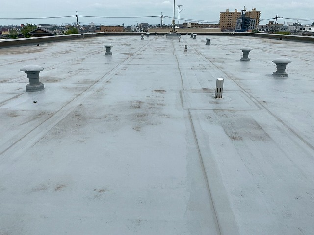 土浦市の3階建てマンションで屋上防水を現地調査 築年数経過による劣化と雨漏りリスクを詳しく点検