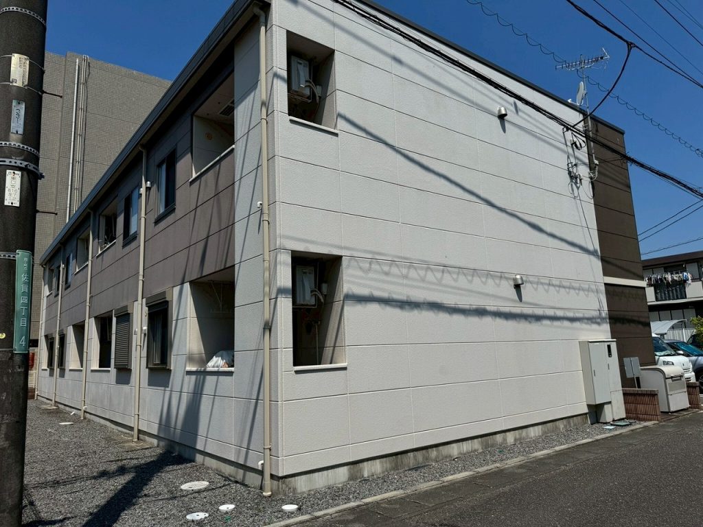 龍ケ崎市で外壁塗装調査、チョーキングやシーリング割れ・苔を確認