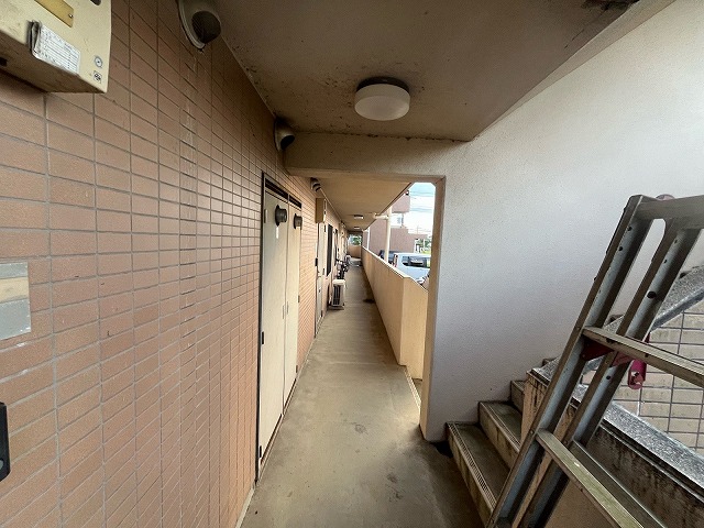 共用廊下の全景