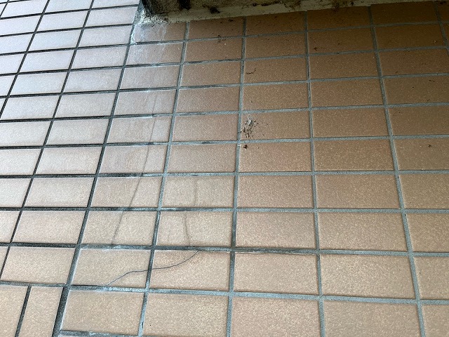 外壁タイルの雨だれ跡