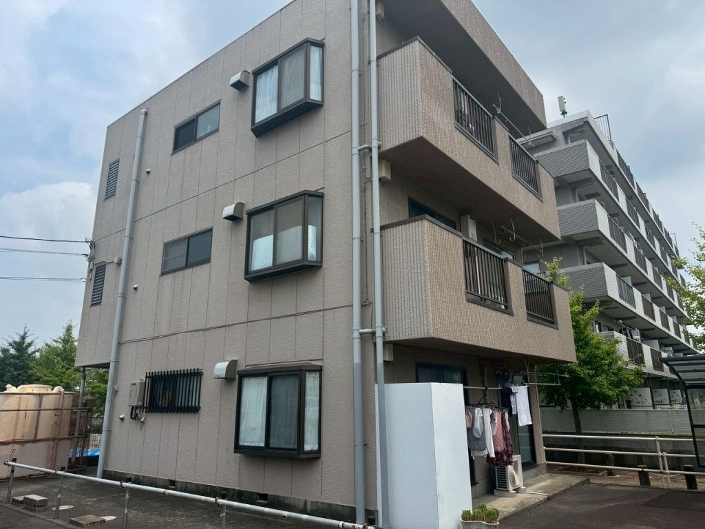 【龍ケ崎市】チョーキングやひび割れは塗り替えのサイン？鉄部塗膜の剥がれも確認した外装点検