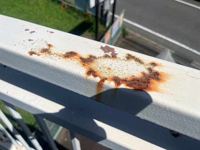 手すり天端の赤錆