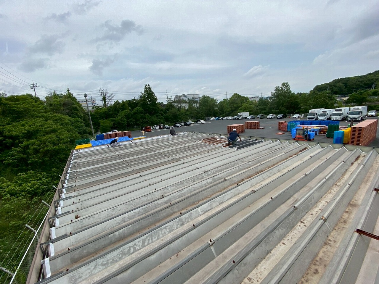 屋根面の劣化サインと作業動線の確認
