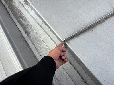 板金継ぎ目の浮き確認