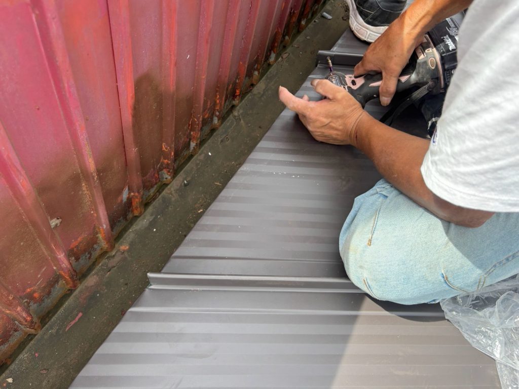 壁際板金の加工取付
