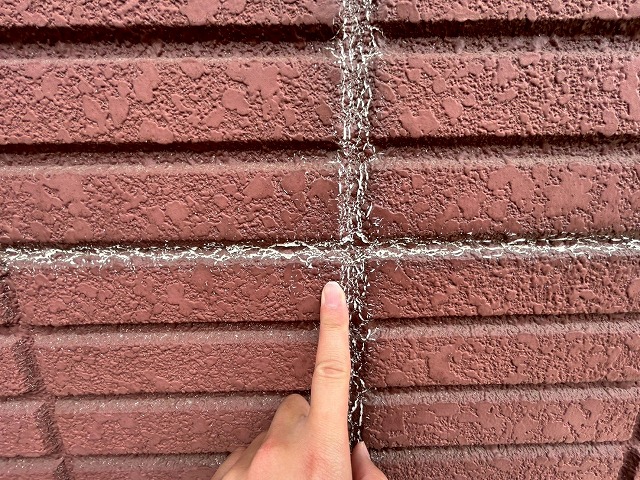 コーキングのひび割れ写真