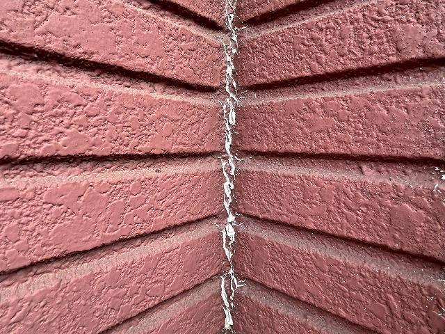 角のコーキングの破断写真