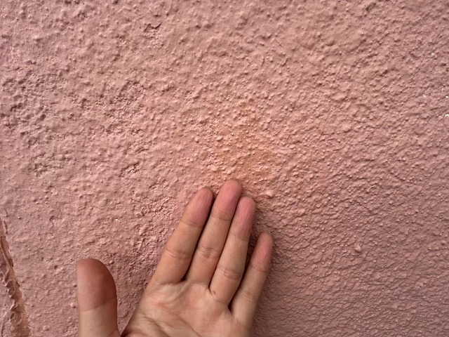 外壁の色あせ確認