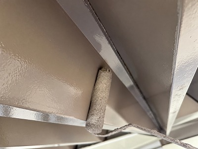 中塗り施工の様子