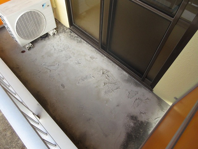 龍ケ崎市でアパートベランダ防水を調査　塗膜剥がれと雨漏りリスク