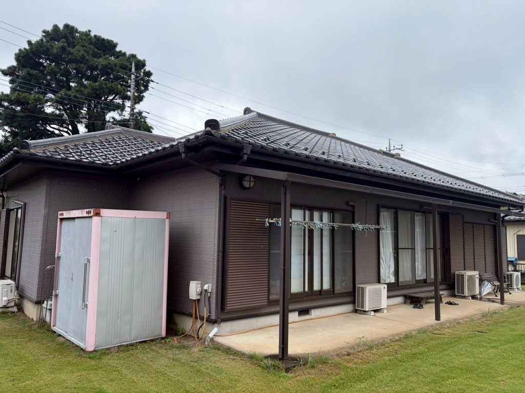 隅棟が見える屋根外観