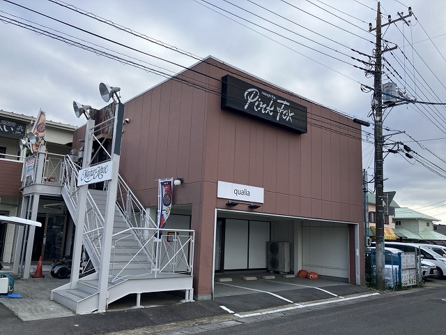 阿見町で外壁修繕の現地調査、ひび割れや塗膜剥がれ、鉄部腐食が進んだ建物の傷みを確認