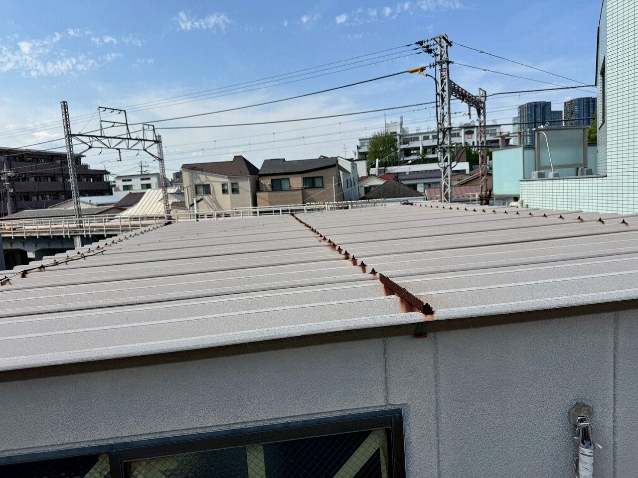 折半屋根の別角度の写真