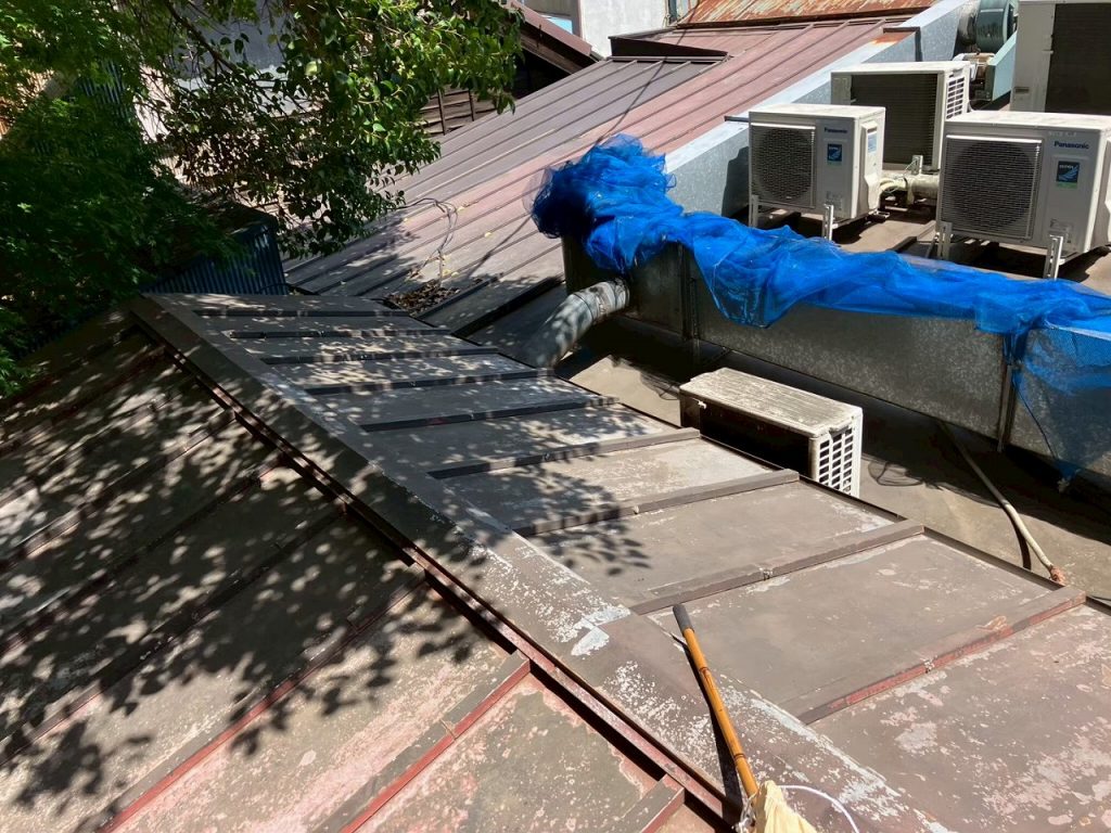 色あせた屋根の劣化状況