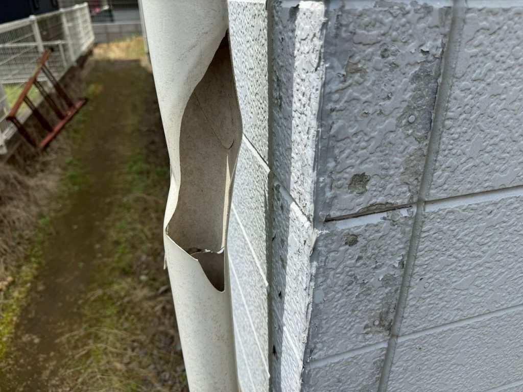 破損した竪樋