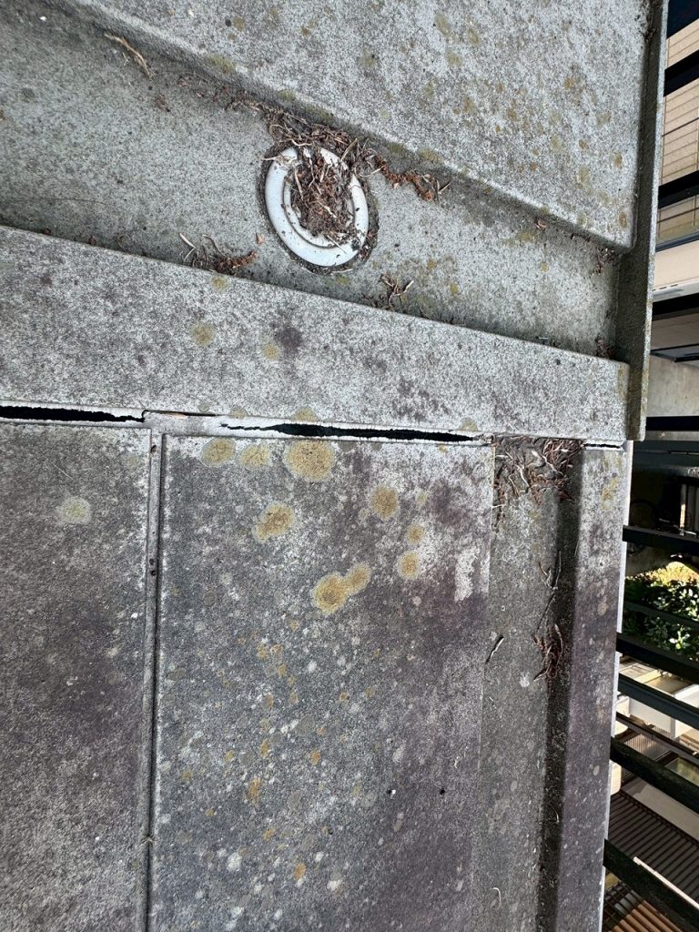 階段床のひび割れ