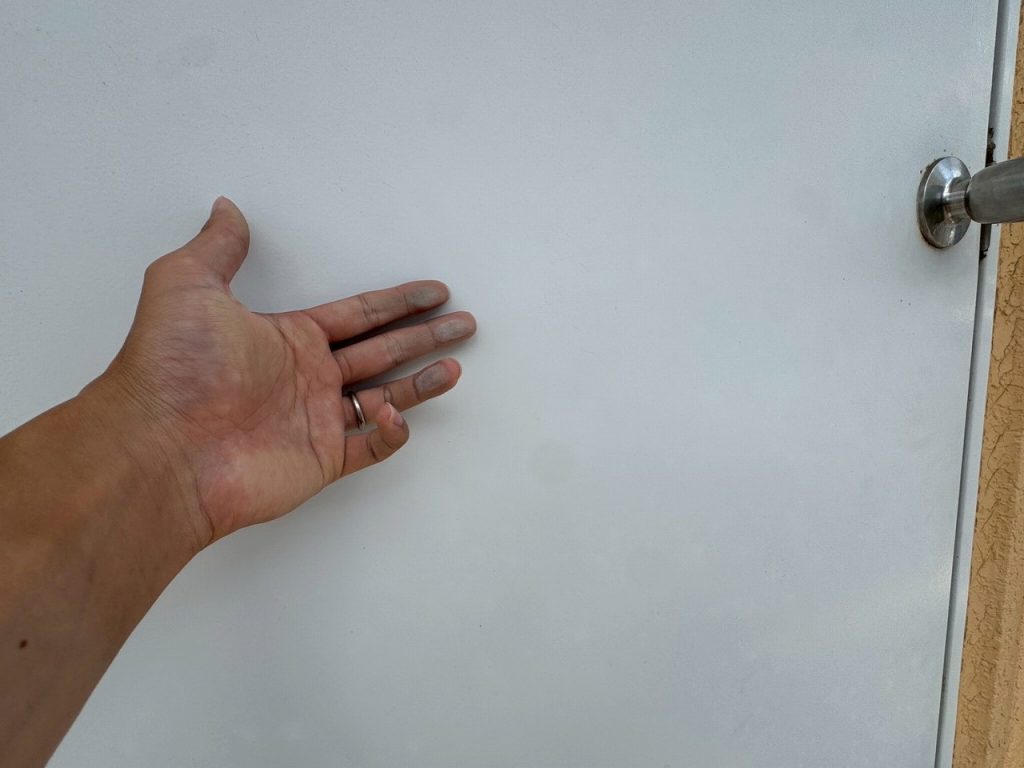 白い付帯部の色あせ