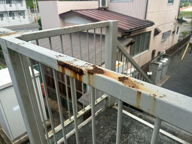 手すりの錆と腐食